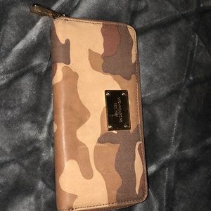 MICHAEL KORS JET SET CAMO WALLET!!